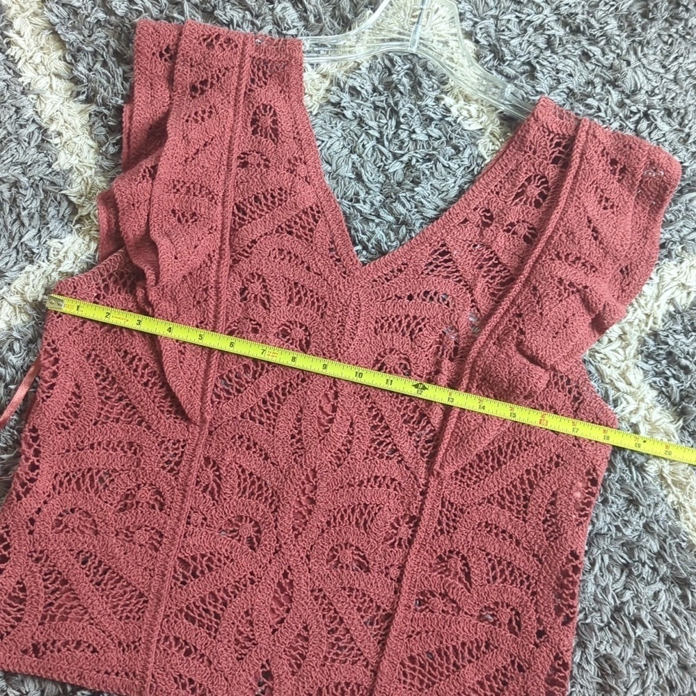 White House Black Market Linen Crochet Flutter Sleeve Maroon Blouse Size Small - Picture 3 of 7